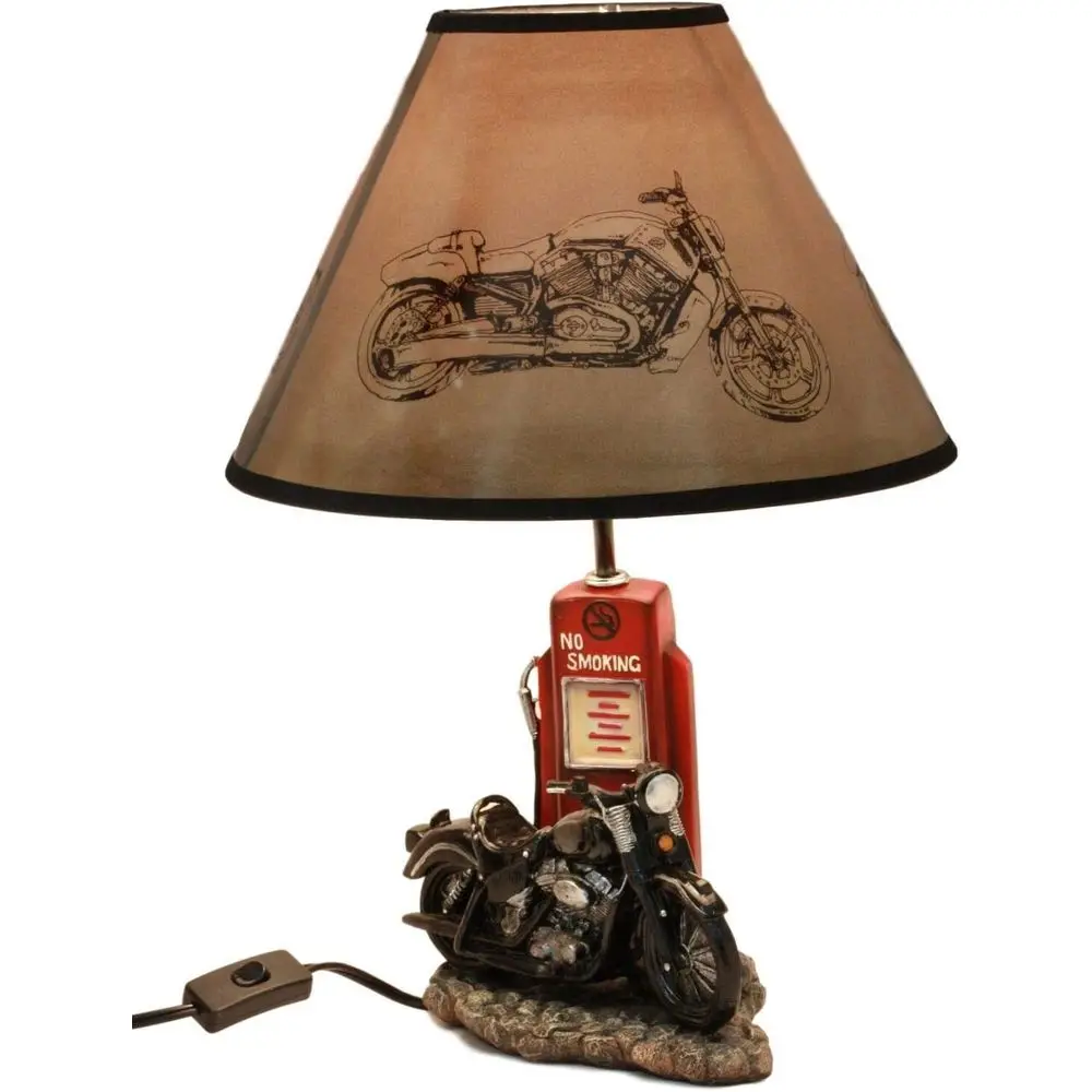 Home Decor Light - ヴィンテージレトロブラックオートバイガスポンプデスクランプ（シェード付き）、高さ19インチ、ルート66テーマの家の装飾照明